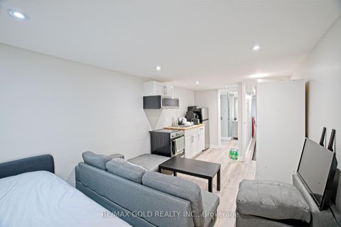 Photo 16 at 130 Duncanwoods Drive, Humber Summit, Toronto