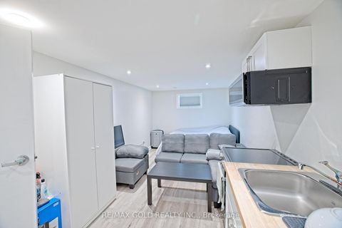 Photo 19 at 130 Duncanwoods Drive, Humber Summit, Toronto