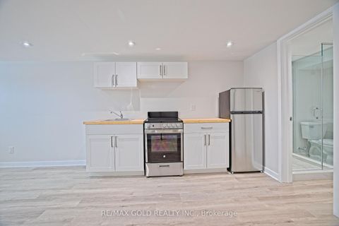 Photo 22 at 130 Duncanwoods Drive, Humber Summit, Toronto