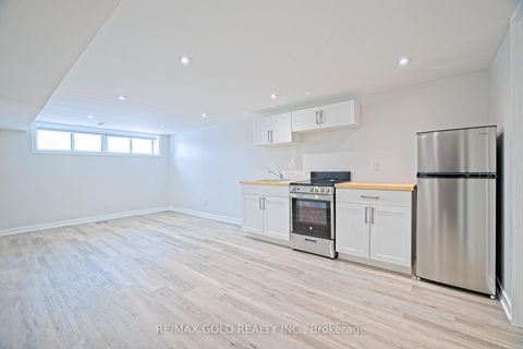 Photo 24 at 130 Duncanwoods Drive, Humber Summit, Toronto