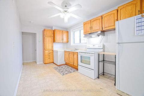 Photo 31 at 130 Duncanwoods Drive, Humber Summit, Toronto