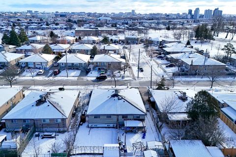 Photo 36 at 130 Duncanwoods Drive, Humber Summit, Toronto