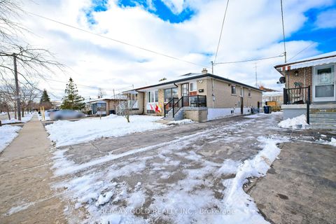 Photo 37 at 130 Duncanwoods Drive, Humber Summit, Toronto