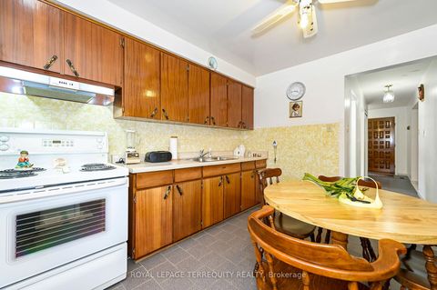 Photo 11 at 8 Sonnet Court, Rustic, Toronto