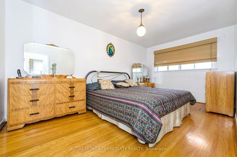 Photo 15 at 8 Sonnet Court, Rustic, Toronto