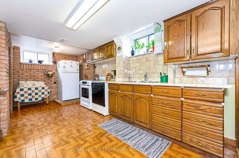 Photo 26 at 8 Sonnet Court, Rustic, Toronto