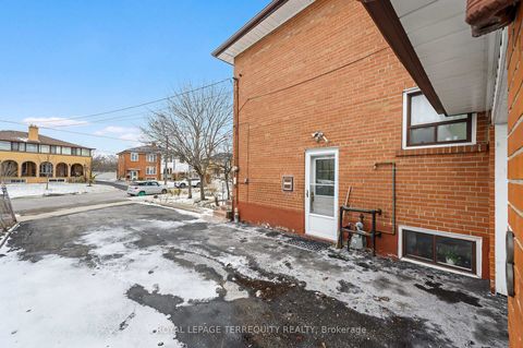 Photo 28 at 8 Sonnet Court, Rustic, Toronto