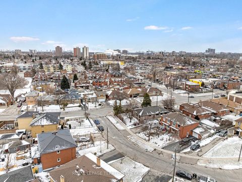 Photo 33 at 8 Sonnet Court, Rustic, Toronto