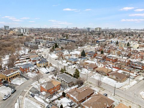 Photo 35 at 8 Sonnet Court, Rustic, Toronto