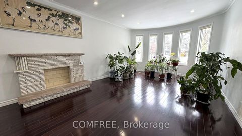 Photo 2 at 23 Janus Court, Hillcrest Village, Toronto