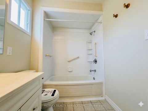 Photo 18 at 67 Livingstone Street W, Sunnidale, Barrie