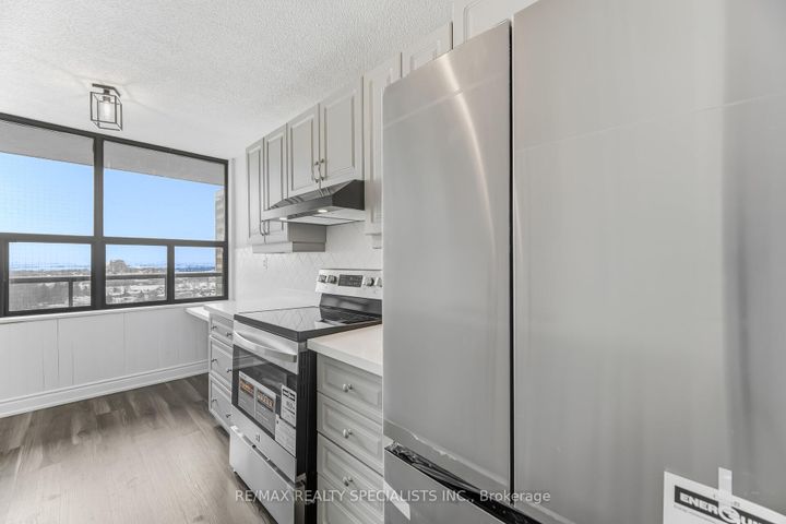 Photo 2 at 1507 - 21 KNIGHTSBRIDGE Road, Queen Street Corridor, Brampton