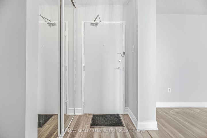 Photo 4 at 1507 - 21 KNIGHTSBRIDGE Road, Queen Street Corridor, Brampton