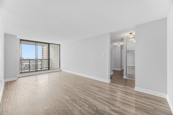 Photo 5 at 1507 - 21 KNIGHTSBRIDGE Road, Queen Street Corridor, Brampton