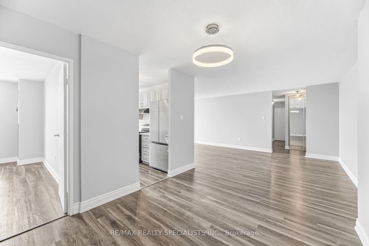 Photo 10 at 1507 - 21 KNIGHTSBRIDGE Road, Queen Street Corridor, Brampton