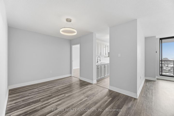 Photo 11 at 1507 - 21 KNIGHTSBRIDGE Road, Queen Street Corridor, Brampton