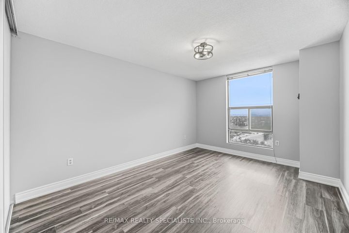 Photo 13 at 1507 - 21 KNIGHTSBRIDGE Road, Queen Street Corridor, Brampton