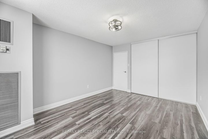 Photo 14 at 1507 - 21 KNIGHTSBRIDGE Road, Queen Street Corridor, Brampton