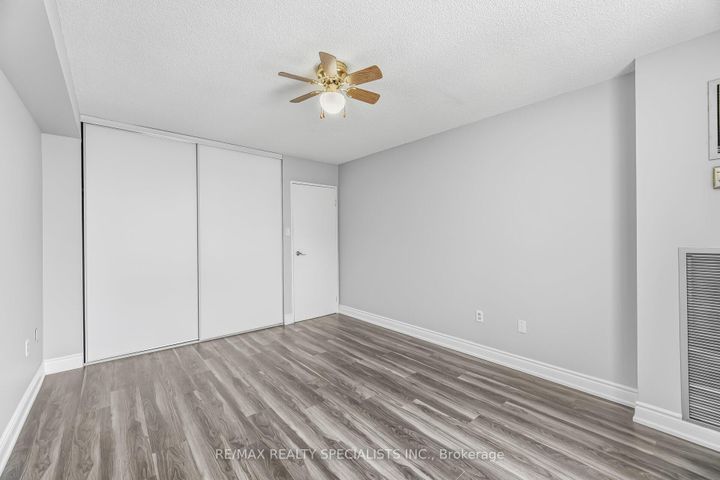 Photo 16 at 1507 - 21 KNIGHTSBRIDGE Road, Queen Street Corridor, Brampton