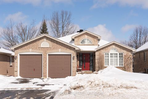 Photo 1 at 302 Livingstone Street E, Little Lake, Barrie