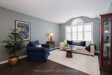 Photo 5 at 302 Livingstone Street E, Little Lake, Barrie