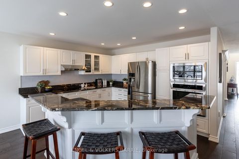 Photo 16 at 302 Livingstone Street E, Little Lake, Barrie