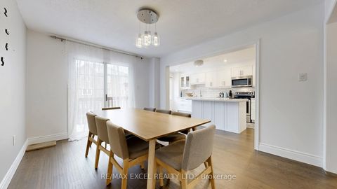 Photo 2 at 11 Royal Manor Crescent, Doncrest, Richmond Hill