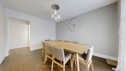 Photo 4 at 11 Royal Manor Crescent, Doncrest, Richmond Hill