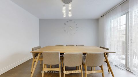 Photo 5 at 11 Royal Manor Crescent, Doncrest, Richmond Hill