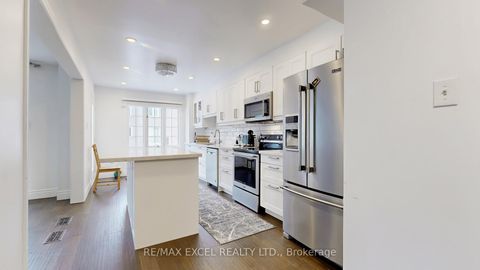 Photo 6 at 11 Royal Manor Crescent, Doncrest, Richmond Hill