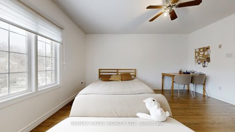 Photo 14 at 11 Royal Manor Crescent, Doncrest, Richmond Hill