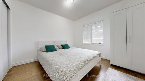 Photo 18 at 11 Royal Manor Crescent, Doncrest, Richmond Hill