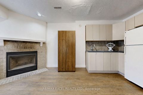 Photo 28 at 11 Royal Manor Crescent, Doncrest, Richmond Hill