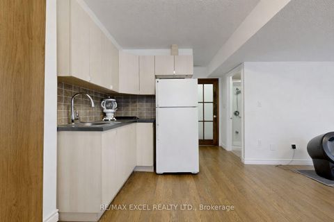 Photo 29 at 11 Royal Manor Crescent, Doncrest, Richmond Hill