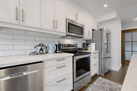 Photo 30 at 11 Royal Manor Crescent, Doncrest, Richmond Hill