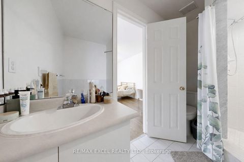 Photo 31 at 11 Royal Manor Crescent, Doncrest, Richmond Hill