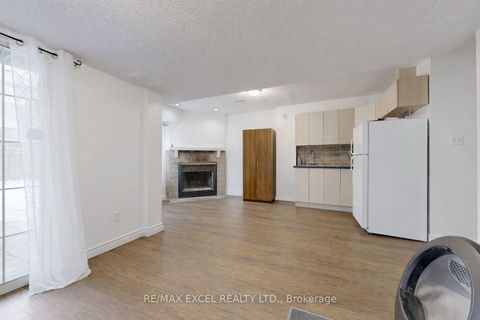 Photo 32 at 11 Royal Manor Crescent, Doncrest, Richmond Hill