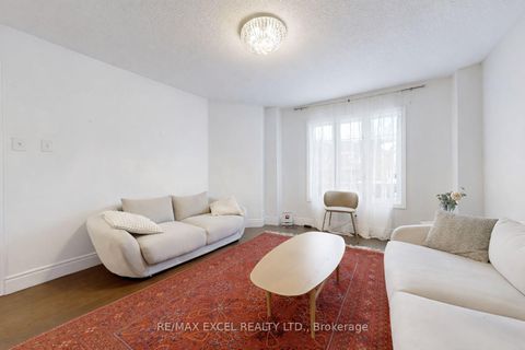 Photo 34 at 11 Royal Manor Crescent, Doncrest, Richmond Hill