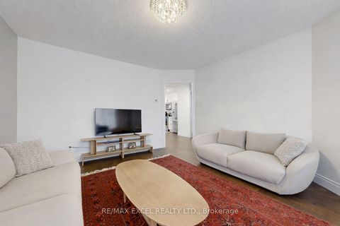 Photo 36 at 11 Royal Manor Crescent, Doncrest, Richmond Hill