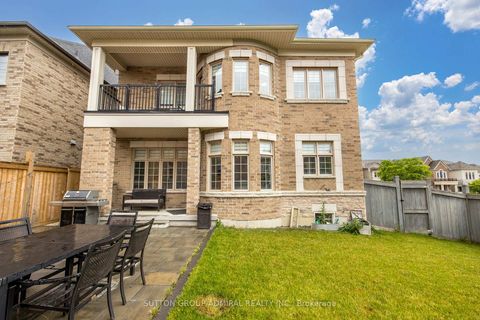 Photo 3 at 36 Hurst Avenue, Patterson, Vaughan