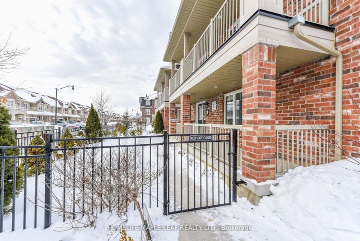 Photo 5 at 49 Golden Springs Drive, Northwest Brampton, Brampton