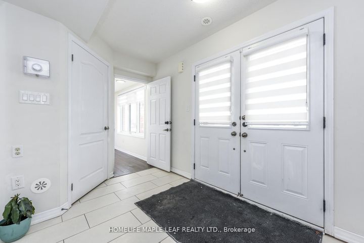 Photo 10 at 49 Golden Springs Drive, Northwest Brampton, Brampton