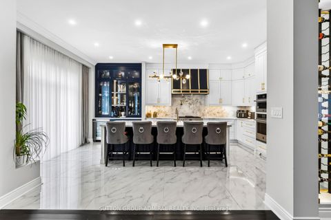 Photo 2 at 37 Cedarpoint Court, Patterson, Vaughan