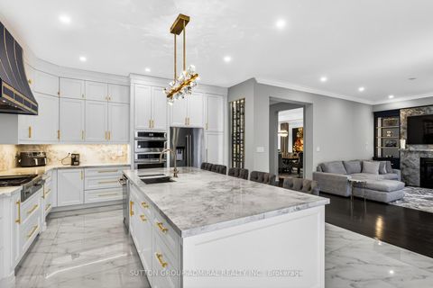 Photo 5 at 37 Cedarpoint Court, Patterson, Vaughan