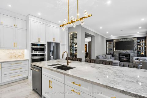 Photo 6 at 37 Cedarpoint Court, Patterson, Vaughan