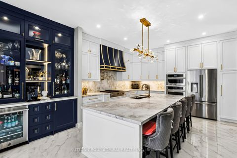 Photo 7 at 37 Cedarpoint Court, Patterson, Vaughan