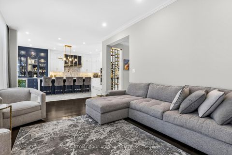 Photo 9 at 37 Cedarpoint Court, Patterson, Vaughan