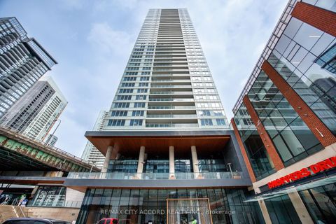 Photo 1 at 2015 - 17 Bathurst Street, Waterfront Communities C1, Toronto