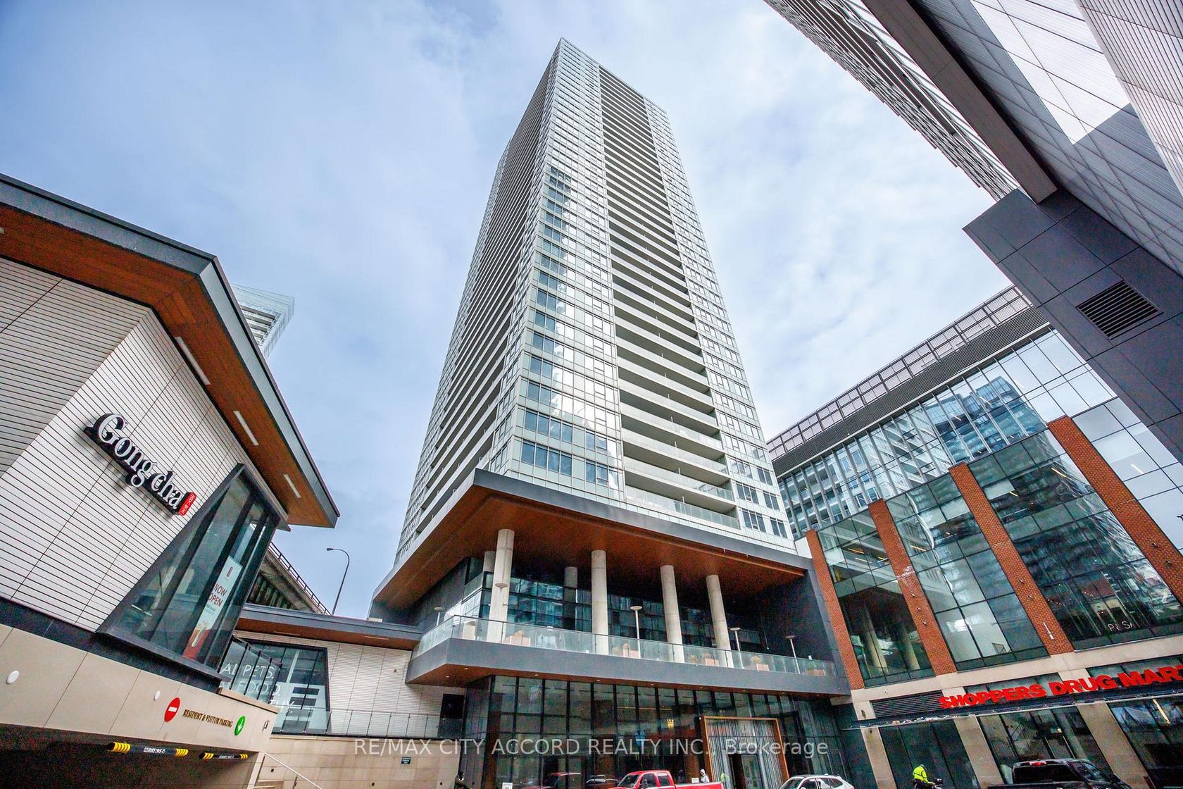 2015 - 17 Bathurst Street, Waterfront Communities C1, Toronto by Loree Meneguzzi Real Estate 2015 - 17 Bathurst Street, Waterfront Communities C1, Toronto