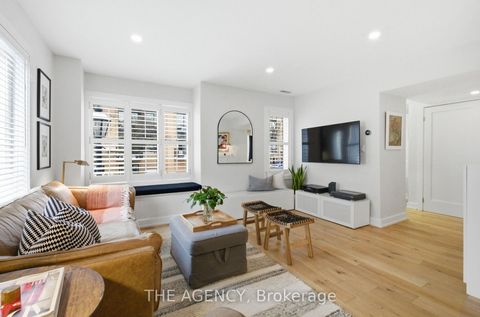 Photo 2 at 26 - 208 Niagara Street, Niagara, Toronto